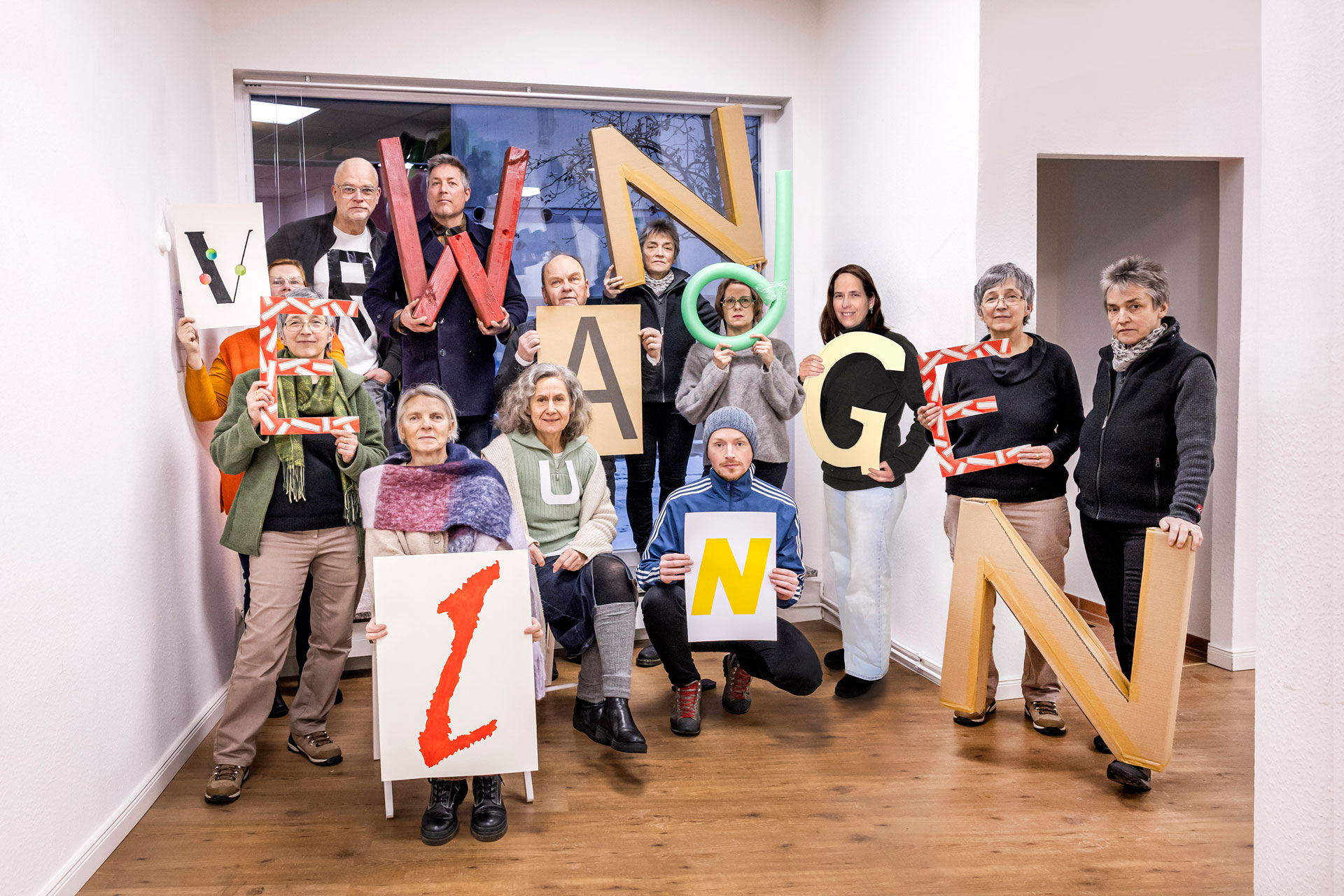 Das Künstlerkollektiv des KUNSTWERKs lädt ein zu VERWANDLUNGEN (Ausstellung 14.03. - 16.05.2026). Foto: Jochen Quast